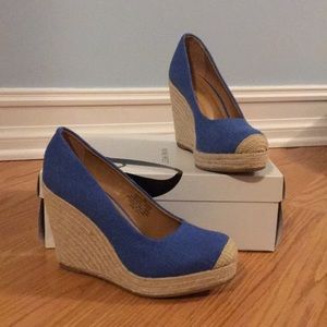 Nine West blue wedges, NEW